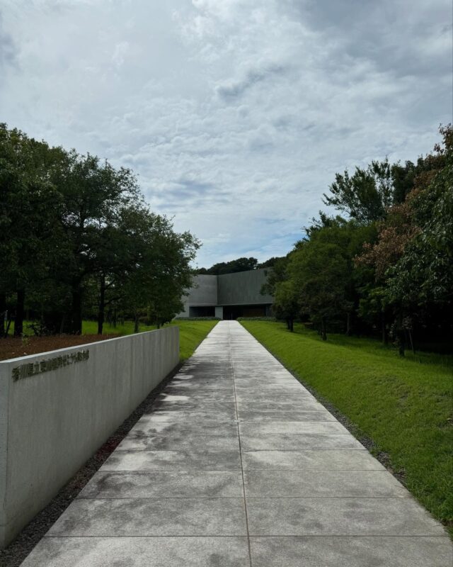 ：

『香川県立東山魁夷せとうち美術館』

〒762-0066 香川県坂出市沙弥島２２４−１３

営業時間9時〜17時

美術館は2025年4月12日よりリニューアルオープンしました😌
美術館内のガラス張りになっており、絶景です🌟

#善通寺 #善通寺市 #善通寺グルメ #善通寺ランチ #善通寺市地域おこし協力隊 #善通寺うどん #善通寺市グルメ #善通寺カフェ #香川ランチ #香川 #香川県 #香川グルメ #香川観光 #香川カフェ #香川旅行 #香川県観光 #zentuuji #japan #japanlife  #japanphoto #japanfood #japanphotography #japantravelphoto #香川うどん #香川うどん巡り #お遍路 #お遍路さん #お遍路さんと繋がり